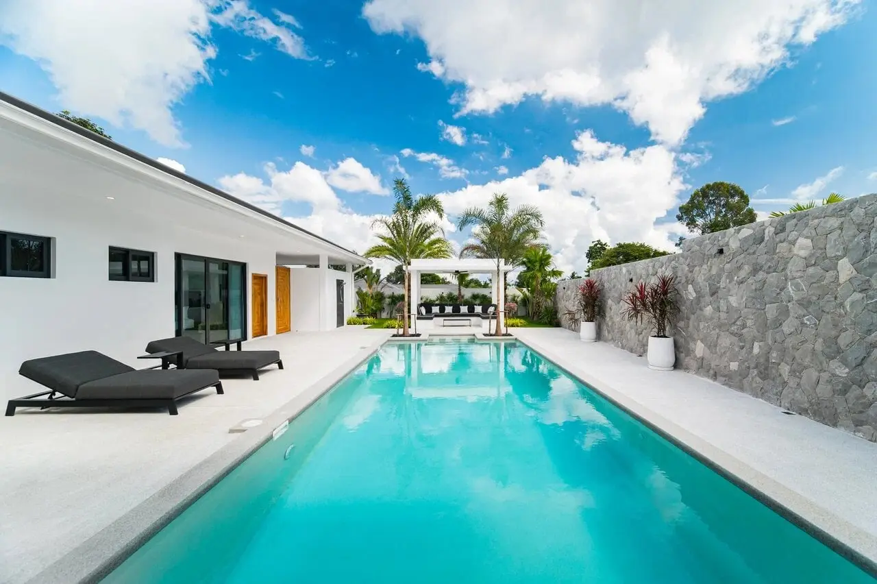 Spacious Three-Bedroom Pool Villa with 10-Metre Pool, Bang Rak — view 2