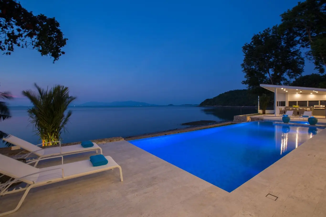 Absolute Beachfront Three-Bedroom Pool Villa, Bang Rak — view 2