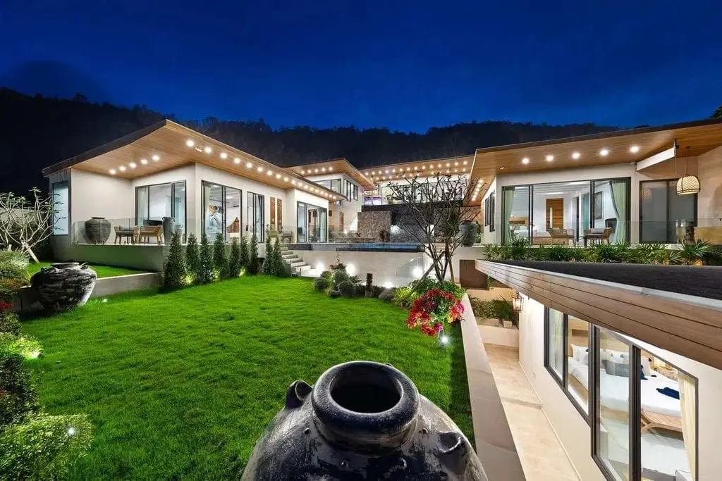 Hilltop Mansion with Twin Infinity Pools & Panoramic Sea Views, Chaweng — view 2