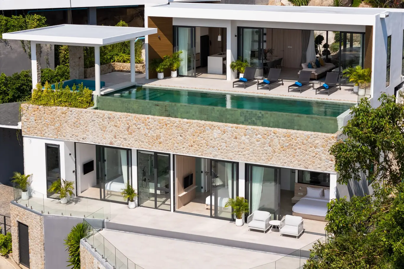 Granite-Boulder Architectural Villa with Infinity Pool & Sea Views, Chaweng Noi — view 2