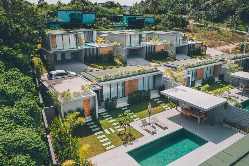 New Three-Bedroom Garden Pool Villa with Covered Parking near Choeng Mon Beach — view 2