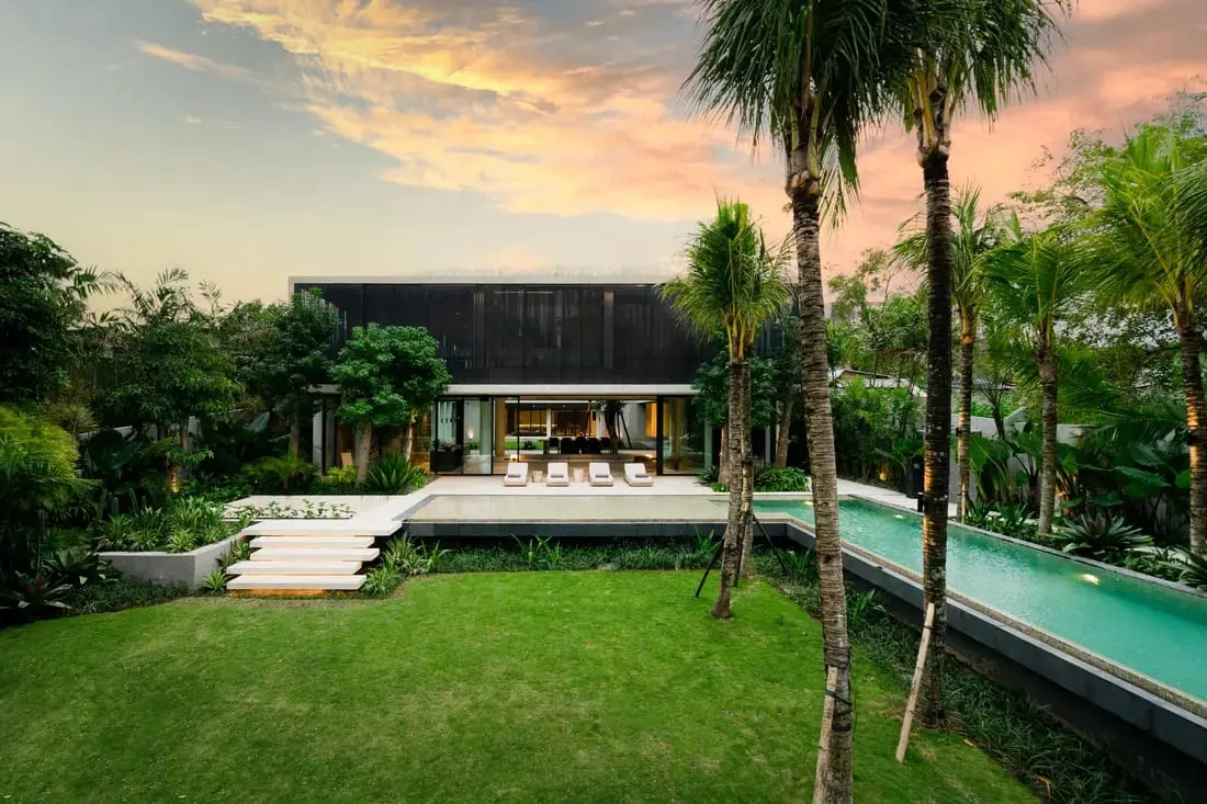 Iconic Modern-Luxe Designer Villa in Pererenan — view 2