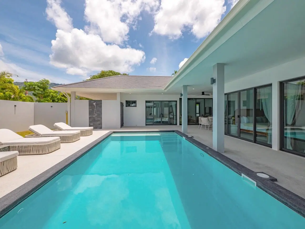 Warm Three-Bedroom Garden Pool Villa in Lamai