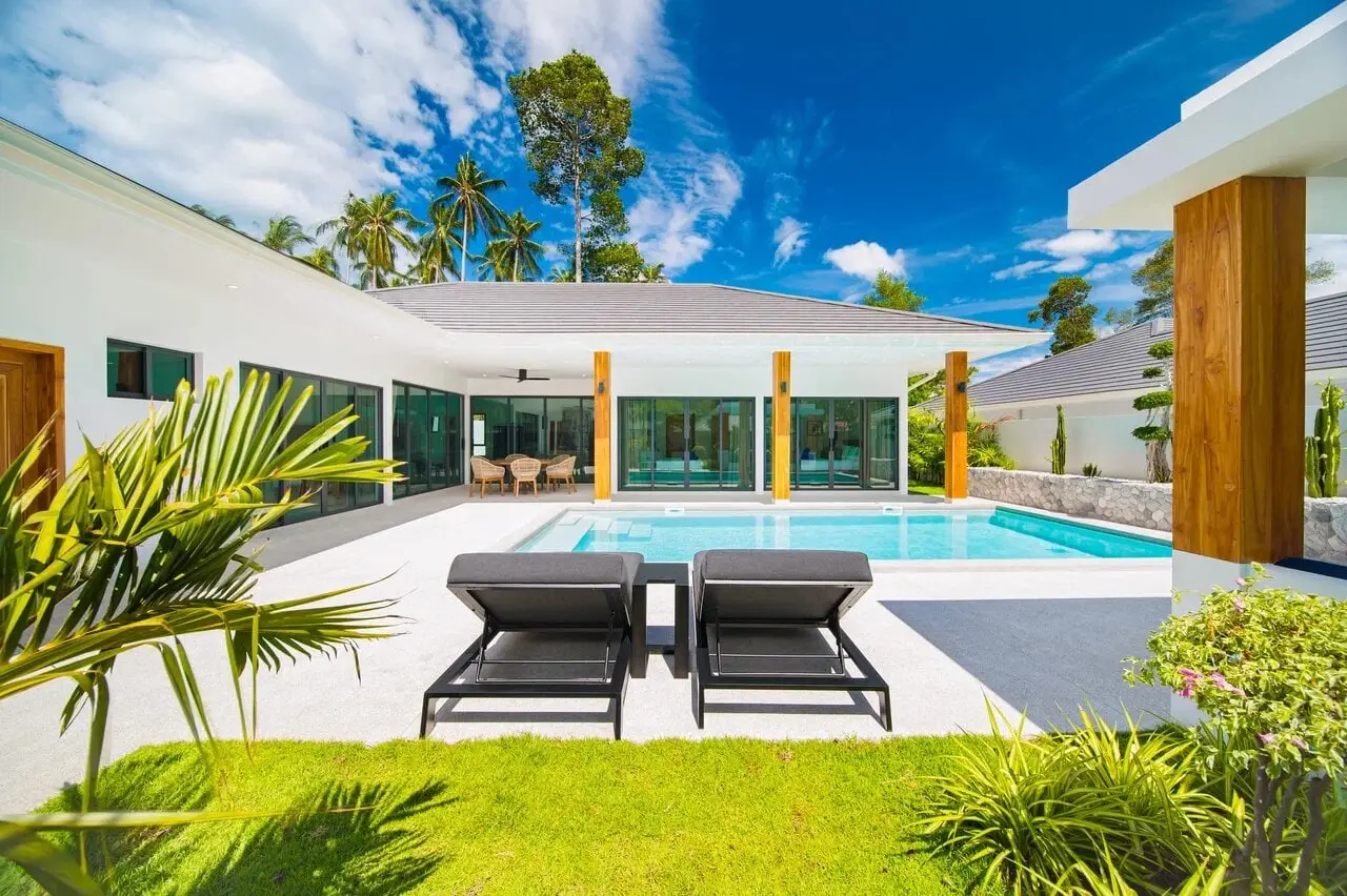 Luxurious Three-Bedroom Garden Pool Villa in Lamai — view 2