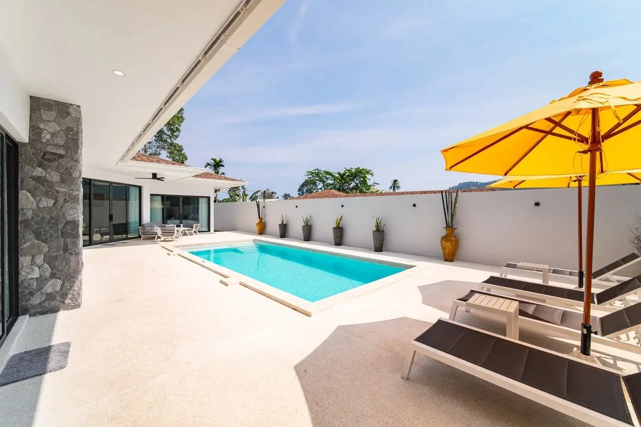 Freehold Three-Bedroom Garden Pool Villa in Lamai