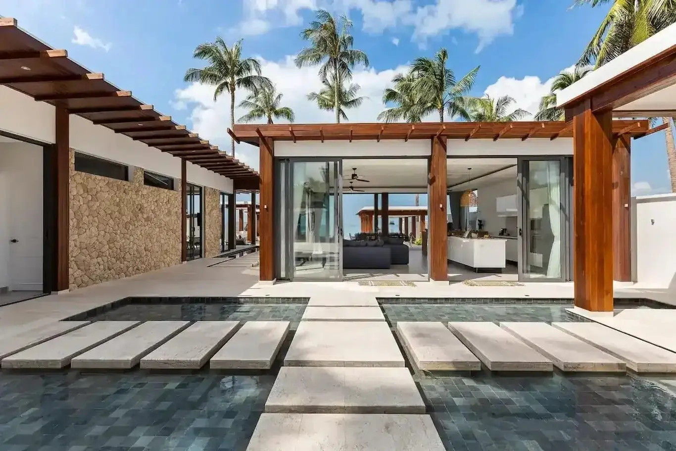 Beachfront Villa with Sea-Merging Infinity Pool, Lipa Noi — view 2