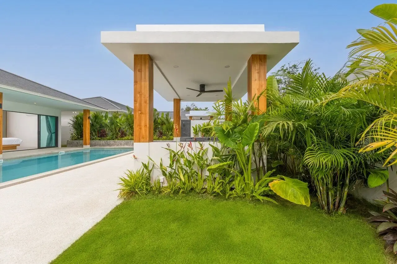 Contemporary Four-Bedroom Garden Pool Villa in Maenam — view 2