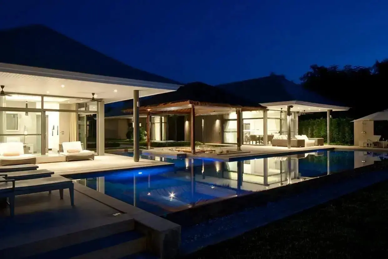 Beachfront Villa with 15-Metre Infinity Pool, Plai Laem — view 2