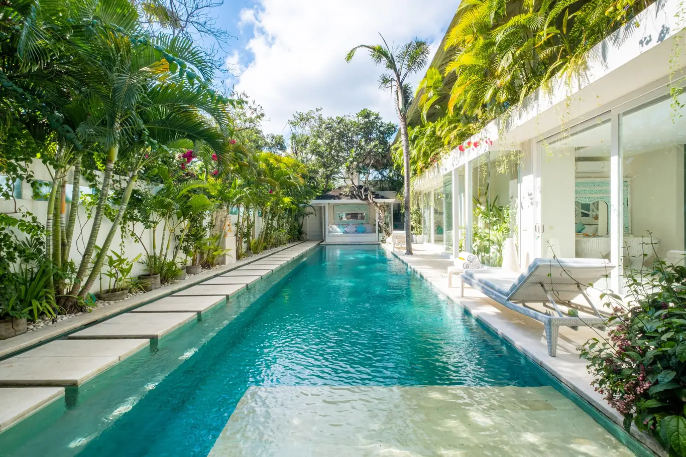 Five-Bedroom Whitewashed Rice-Field Villa with Twelve-Metre Pool - Berawa