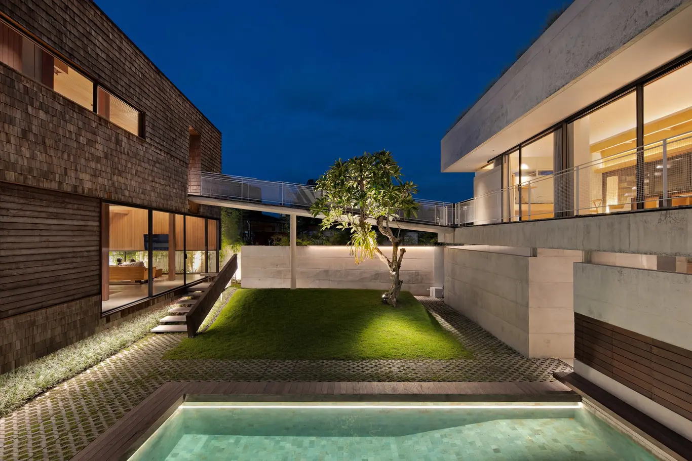 Three-Bedroom Sky-Bridge Designer Villa - Pererenan
