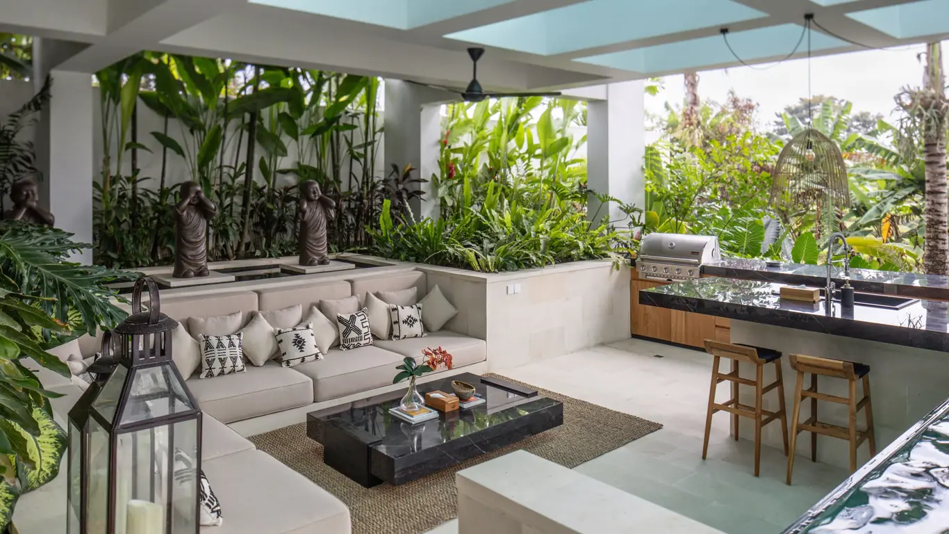 Six-Bedroom Glass-Walled Villa over the Rice Fields — view 2
