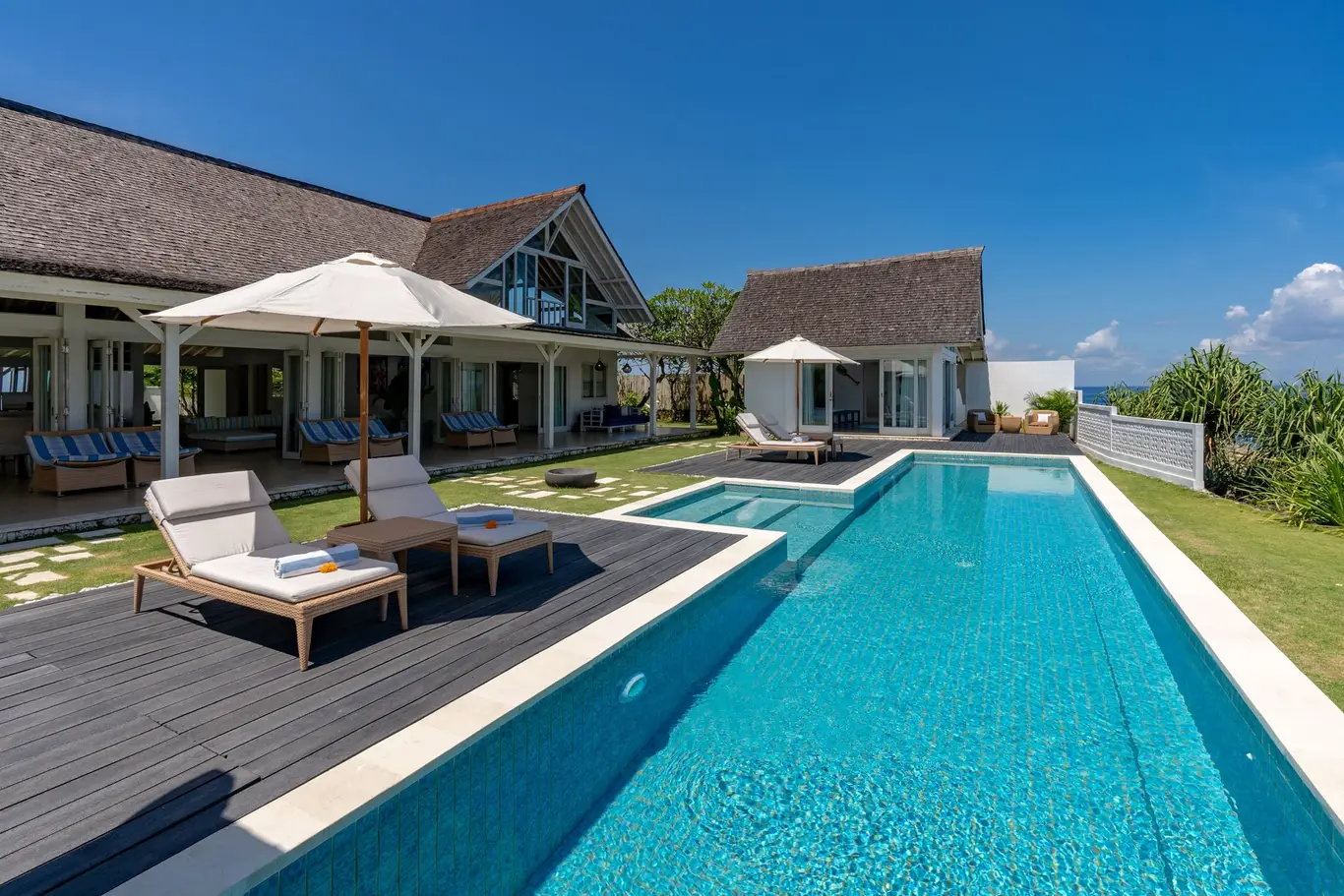 Clifftop Three-Bedroom Ocean-View Villa with Mezzanine and Sea-Facing Pool — view 2