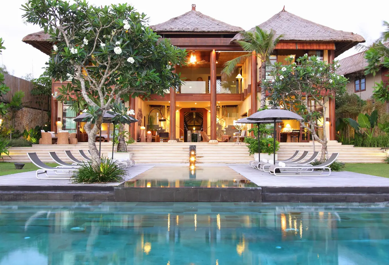 Beachfront Five-Bedroom Ocean-View Villa with Beach Bale, Pantai Lima — view 2