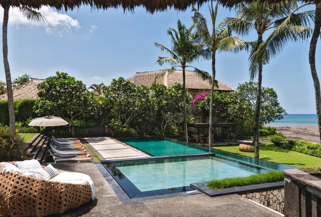 Beachfront Five-Bedroom Estate Villa with 21m Lap Pool & Tennis, Pantai Lima — view 2