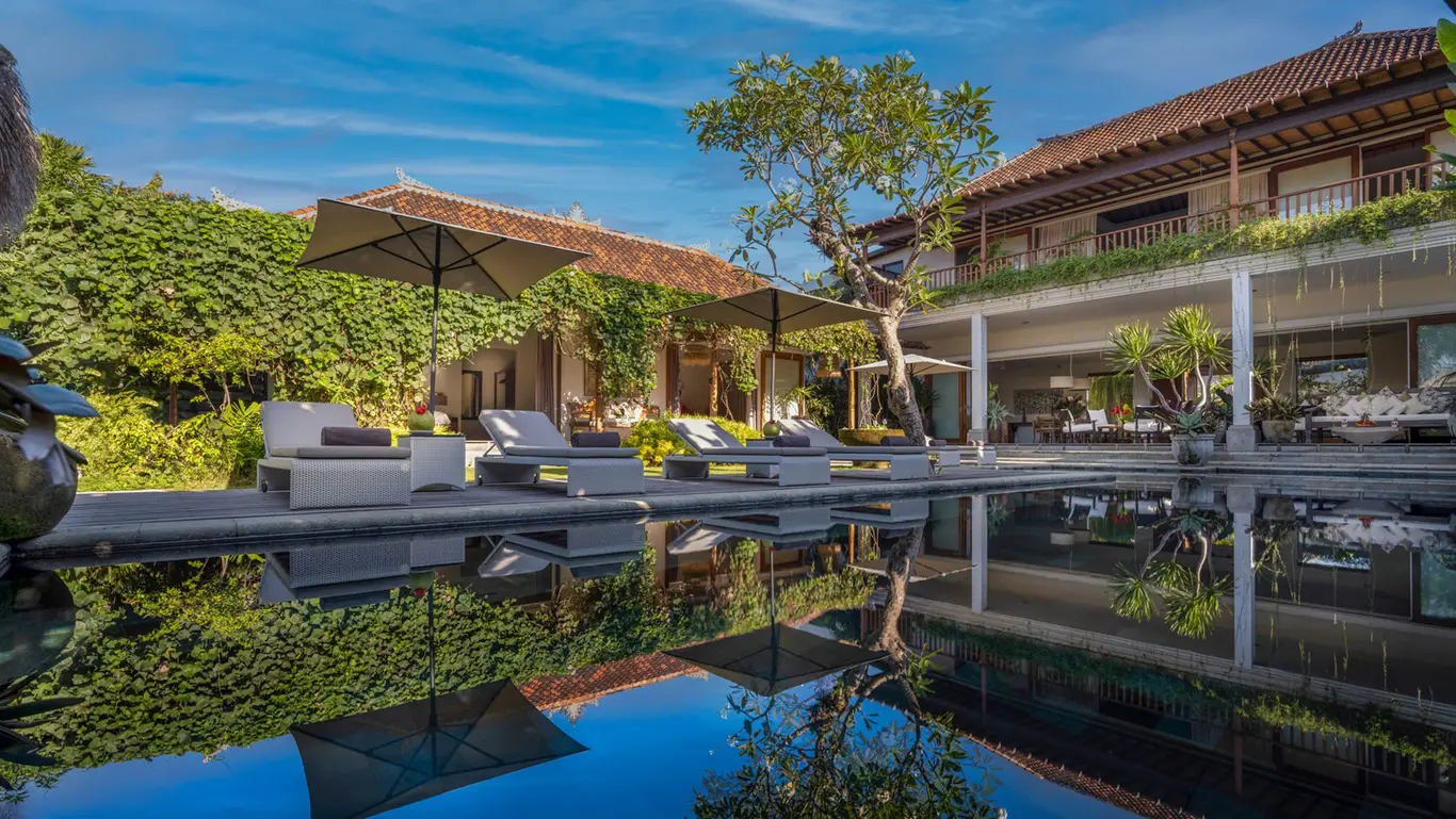 Eleven-Bedroom Rice-Field Estate near the Sea - Seseh Beach