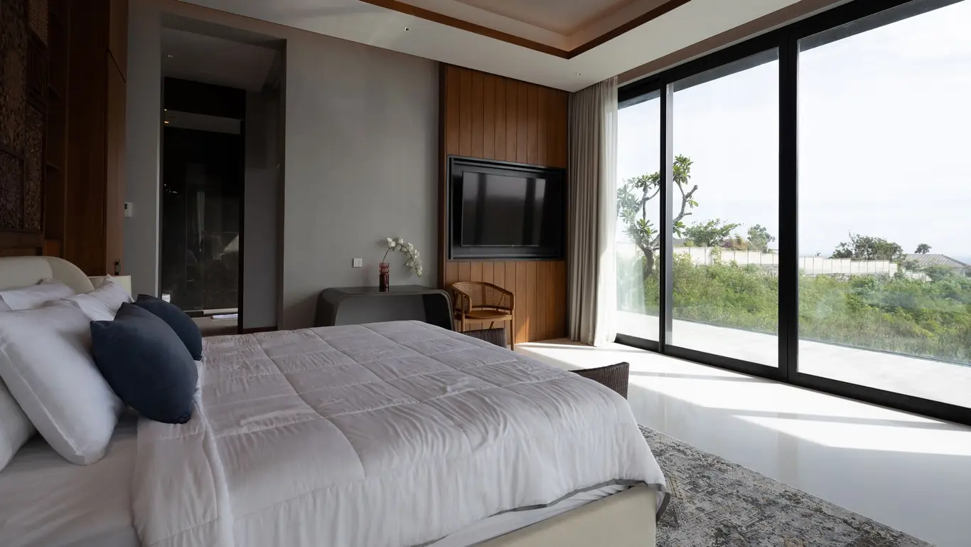 Seven-Bedroom Clifftop Villa with Ocean Views on Four Levels — view 2