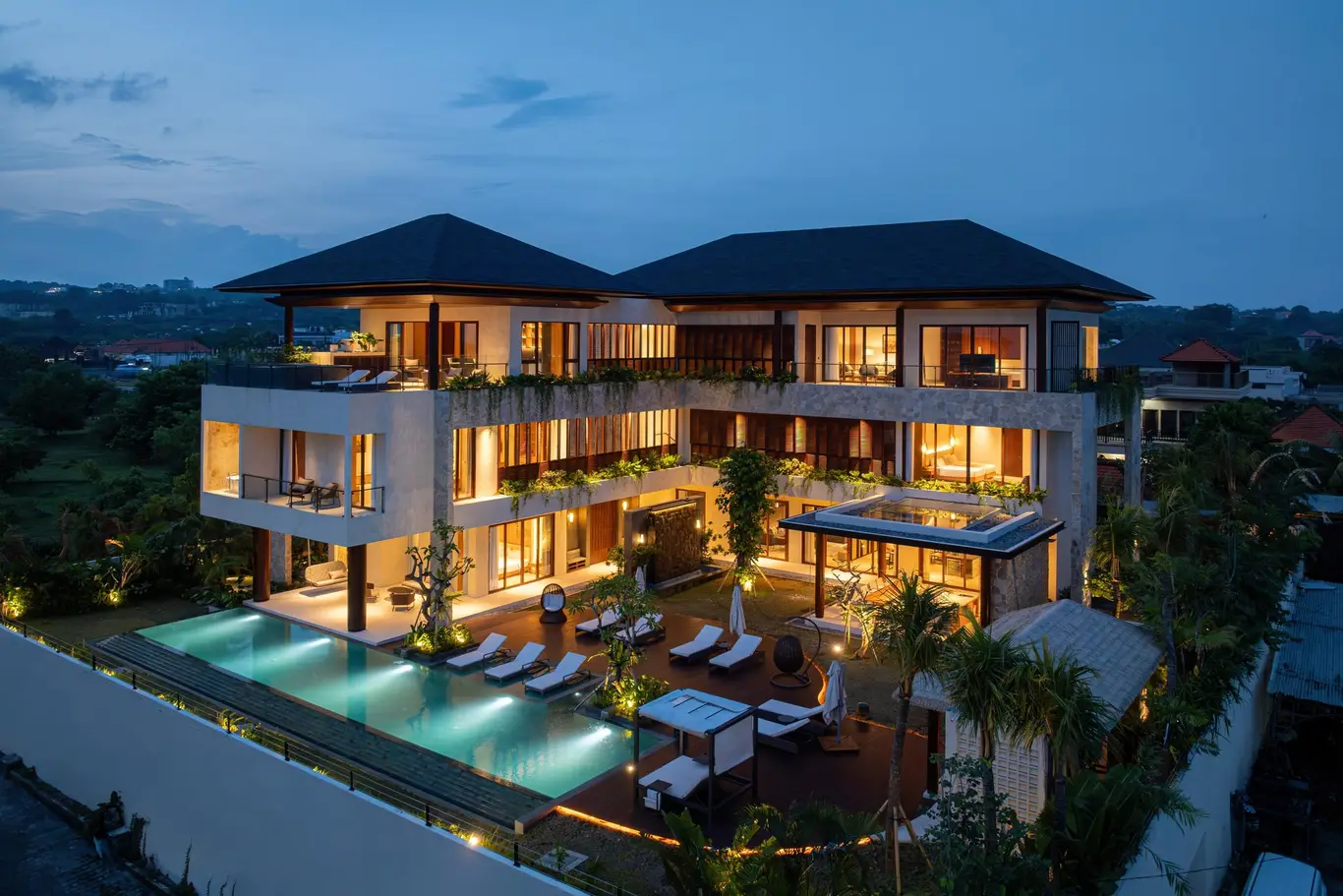 Clifftop Five-Bedroom Sea-View Wellness Villa with Glass Elevator, Ungasan — view 2