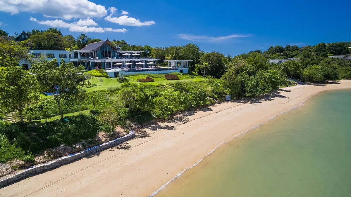 Villa Amarapura — Beachfront Estate
