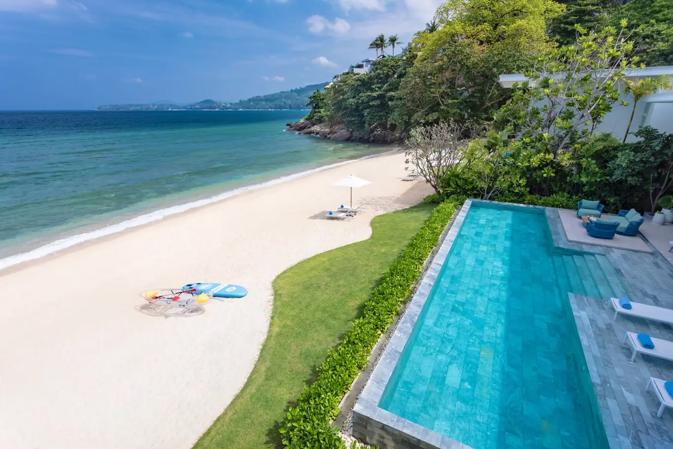 Beachfront Six-Bedroom Villa with Private Beach — view 2