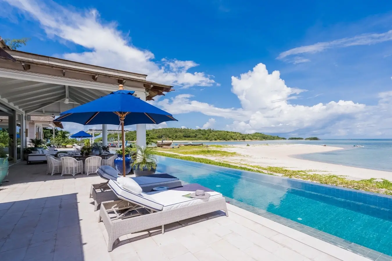 Beachfront Four-Bedroom Villa with 32m Lap Pool — view 2