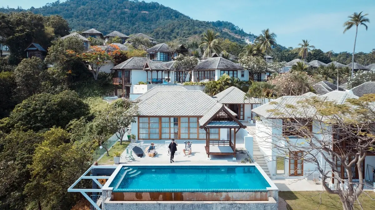 Beachfront 5-Bedroom Villa with 14 m Pool & 270° Sea Views — view 2