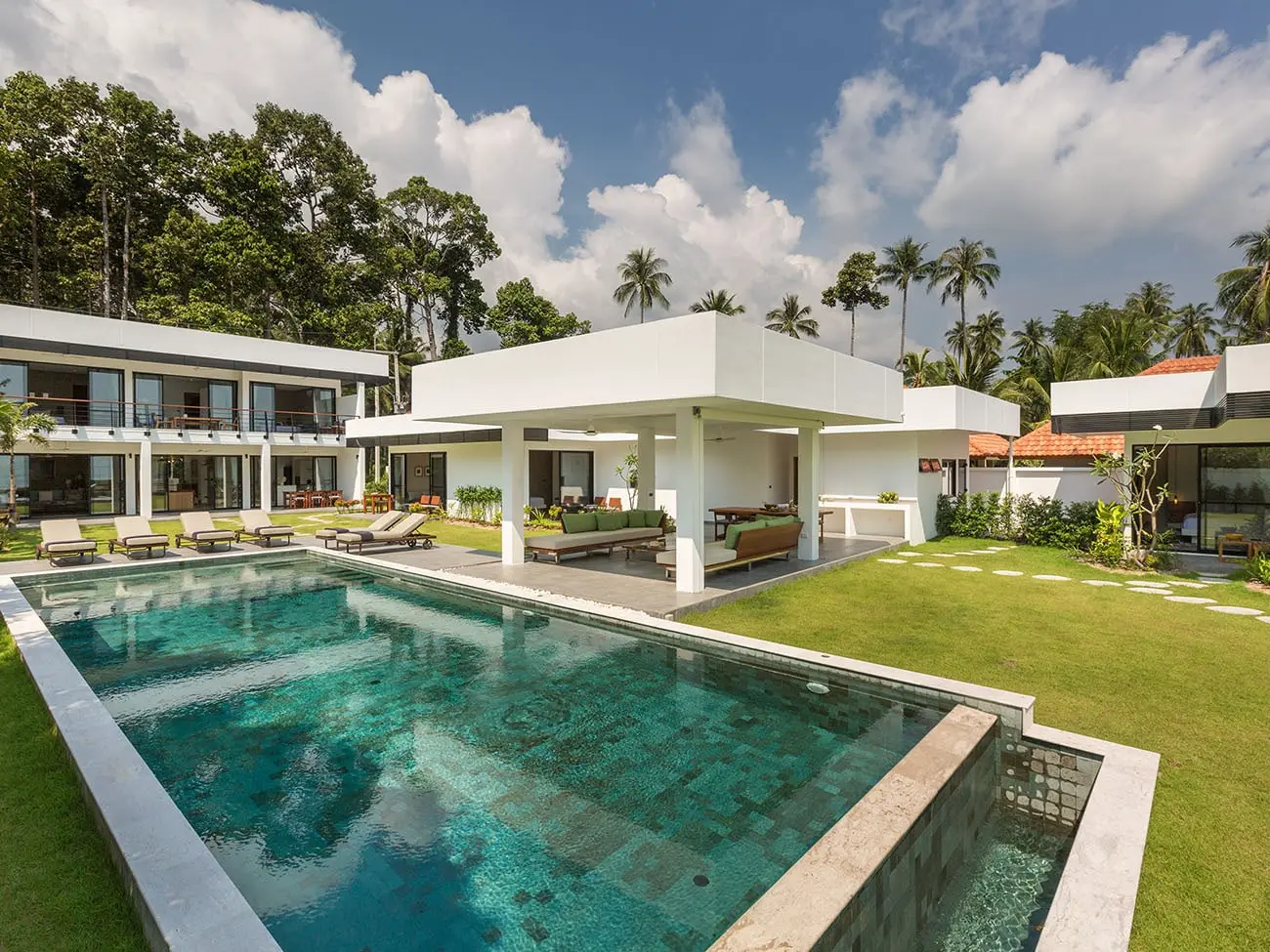 Seven-Bedroom Beachfront Villa with Infinity Pool — view 2