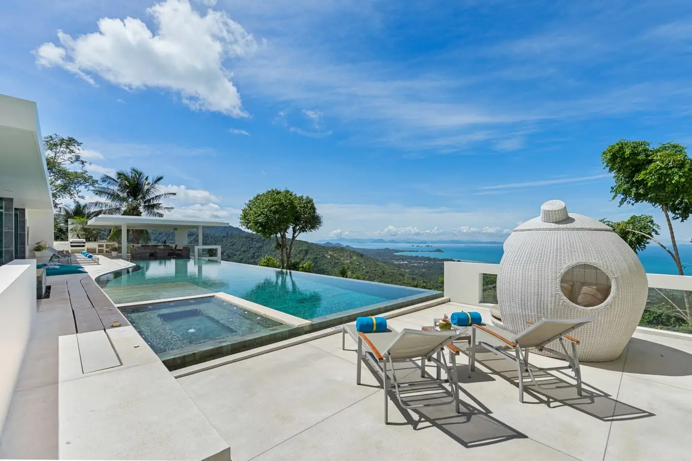 Five-Level Hillside Villa with 20m Pool & Infinity Lawn — view 2