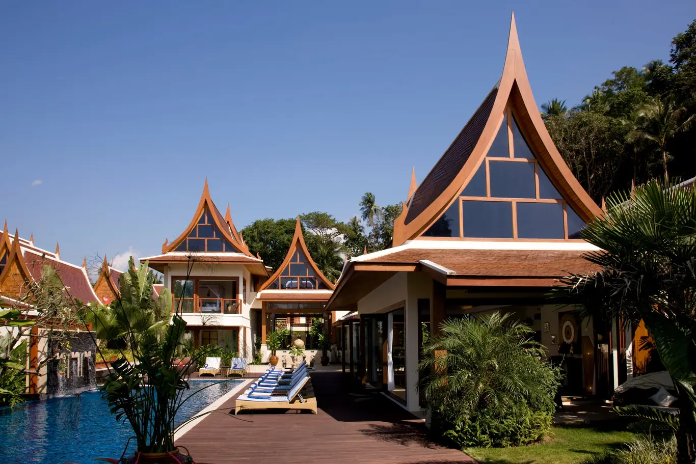 Ayutthaya-Style Beachfront Pavilion Villa — view 2