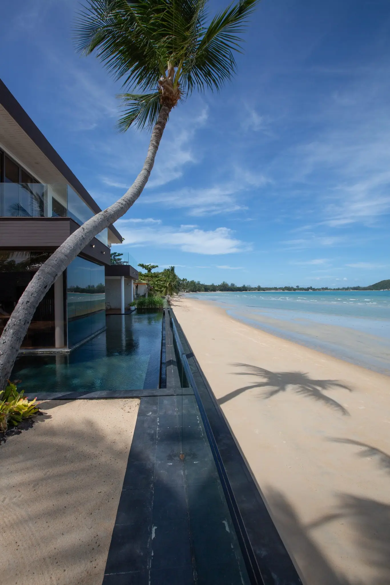 Fully-Glazed Beachfront Villa with Infinity Pool — view 2
