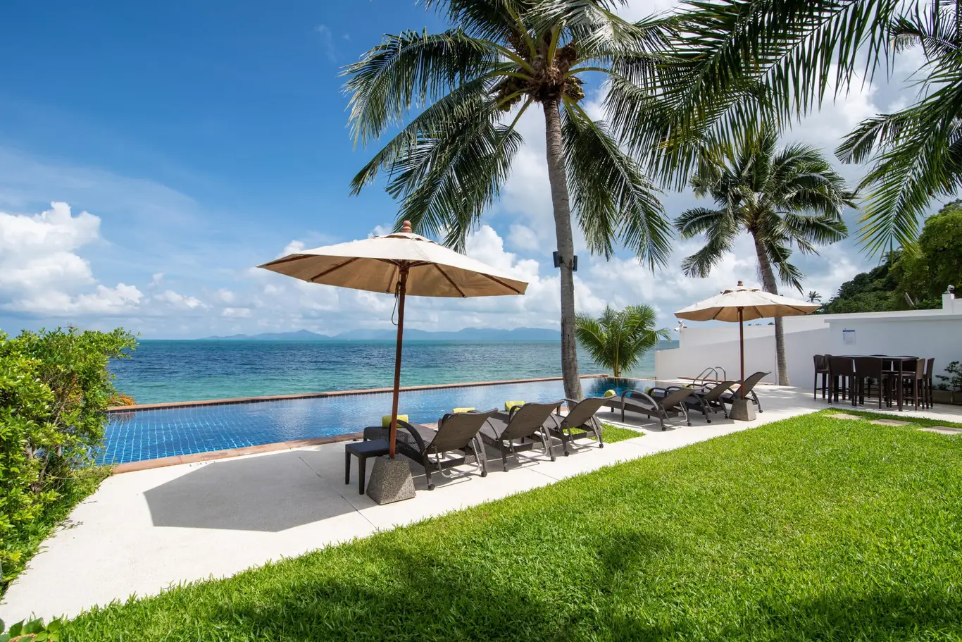 Five-Bedroom Beachfront Villa with 27 m Lap Pool — view 2