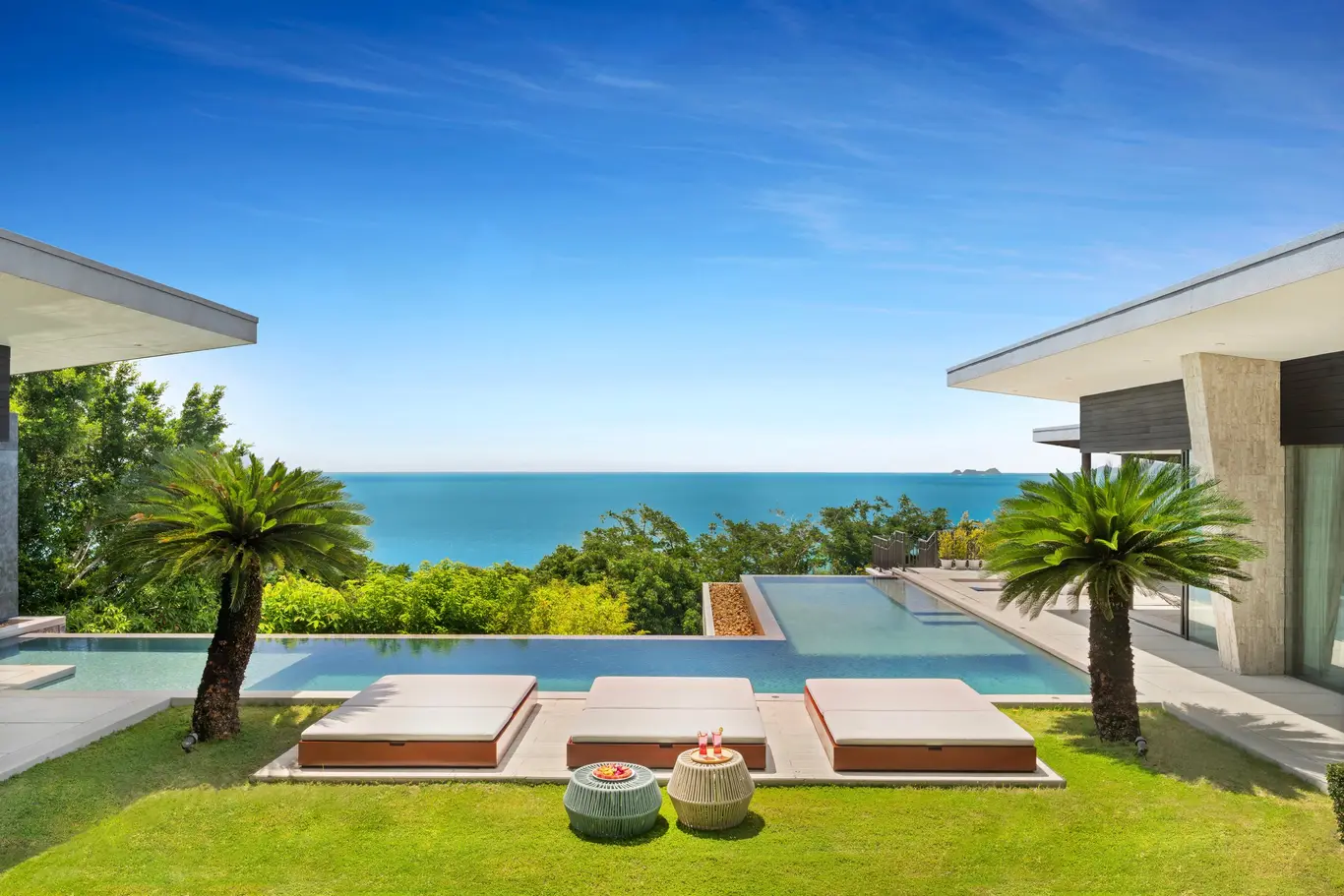 L-Shaped Infinity-Pool Sunset Villa