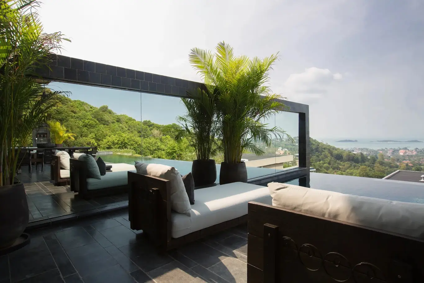 Hillside 4-Bedroom Villa with 18 m Infinity Pool & Sea Views — view 2