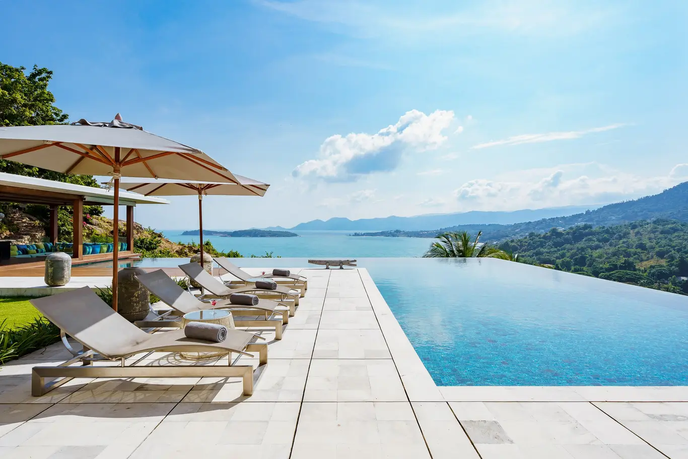 Hillside Villa with L-Shaped Infinity Pool, Cinema & Gym