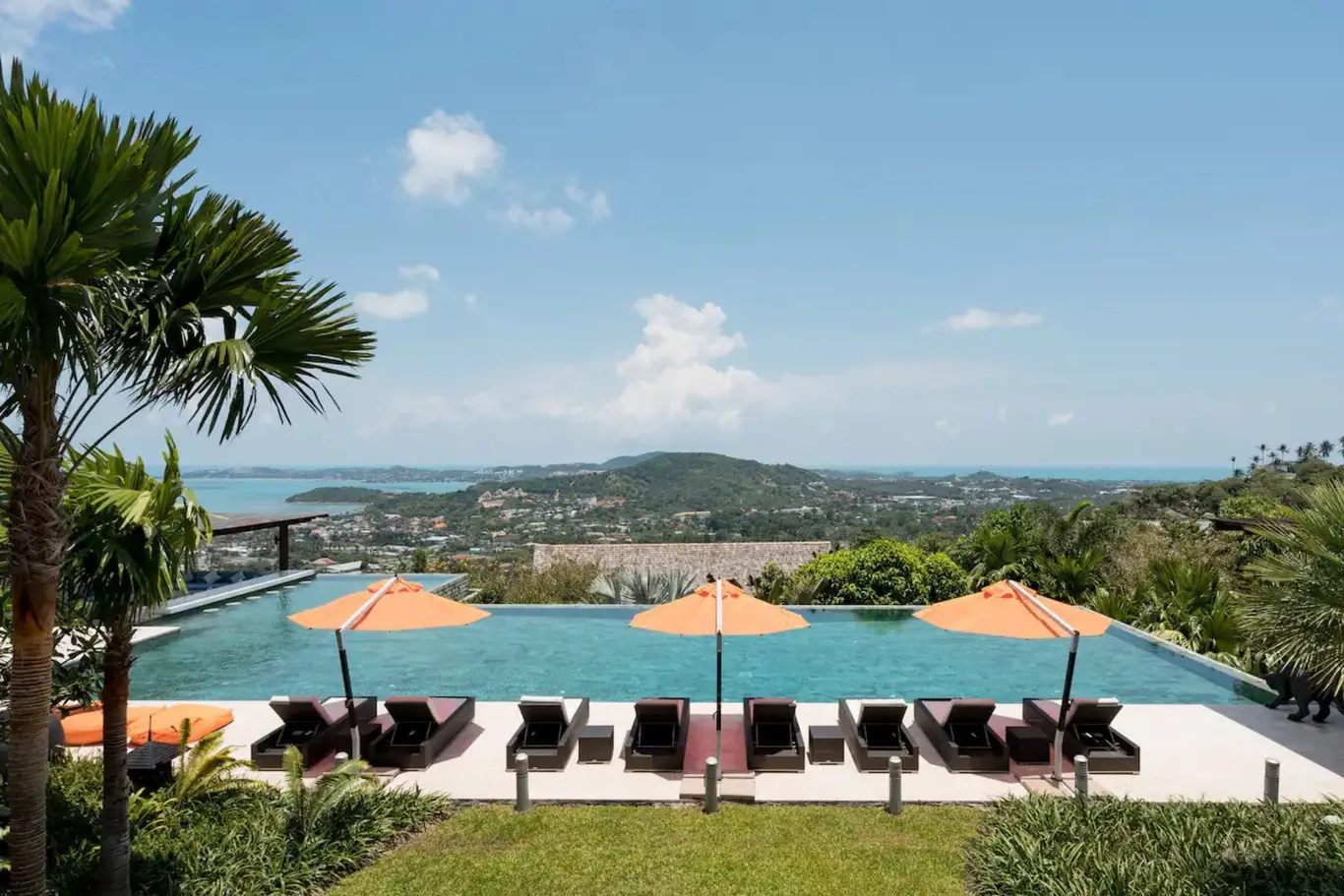 Sea-View Hilltop Estate with Tennis Court & Boxing Ring — view 2