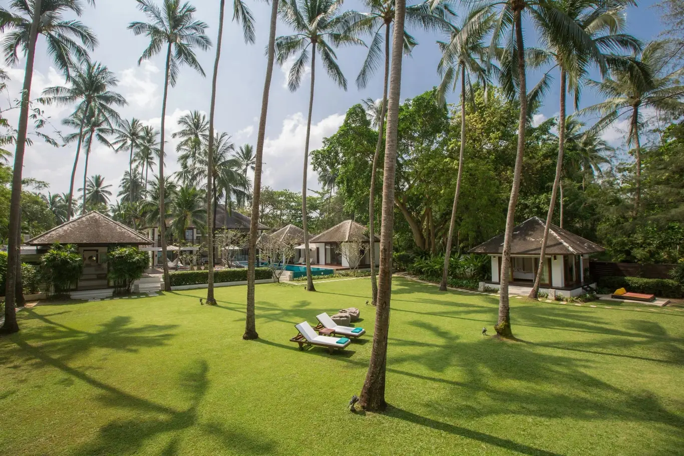 White Beachfront Villa with Sunken Pool Library