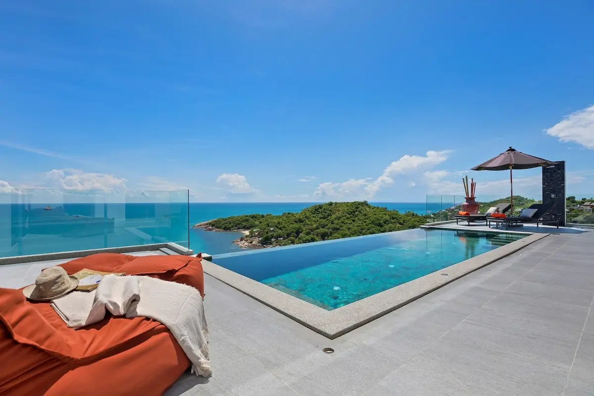 Hillside 4-Bedroom Villa with Infinity Pool over Thongson Bay — view 2