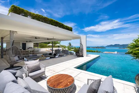Panoramic Gulf-View Hilltop Villa