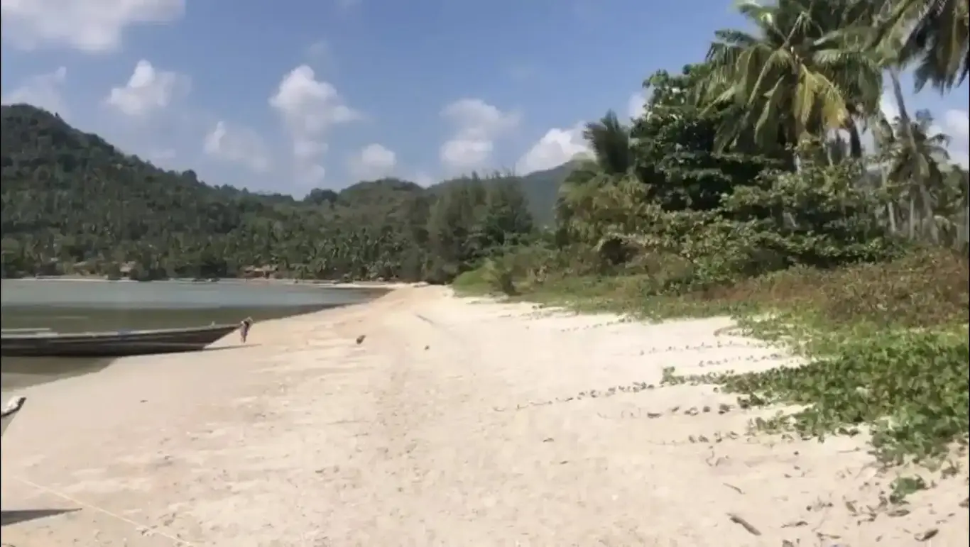 10-Rai Beachfront Development Land, Taling Ngam — view 1