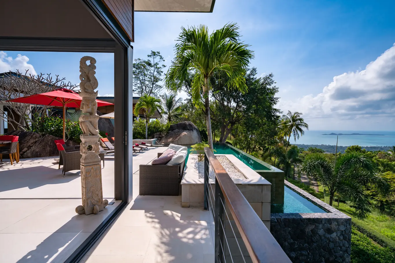 Private Hillside Sea & Mountain View Estate — view 2